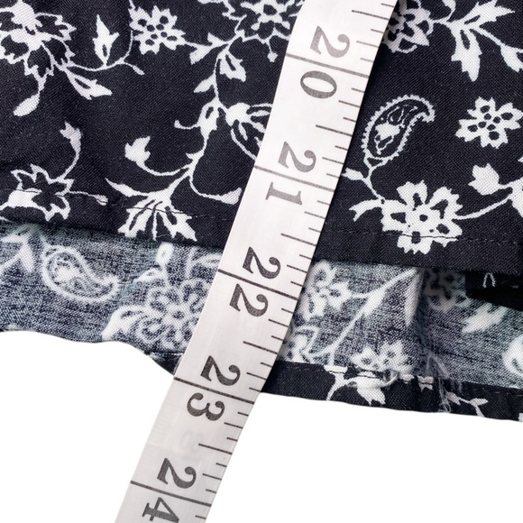 Sag Harbor Black and White Floral Button Down Short Sleeve Blouse - Picture 10 of 11